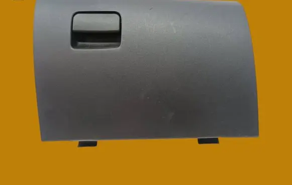 Mitsubishi Lancer VIII Glove box