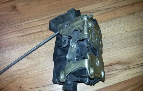Renault Laguna I Rear door lock