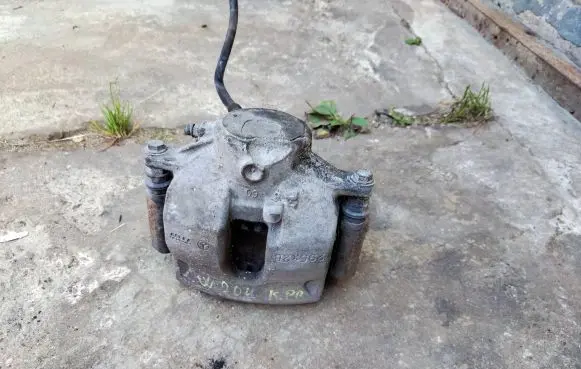 Mercedes-Benz C W204 Front brake caliper
