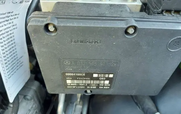 Mercedes-Benz C W203 ABS Pump A0325459132