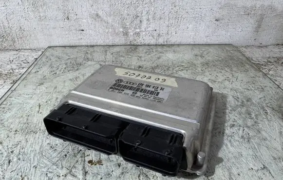 Volkswagen PASSAT B5 Engine control unit/module 4B0906018BG 0261206536 26SA6421