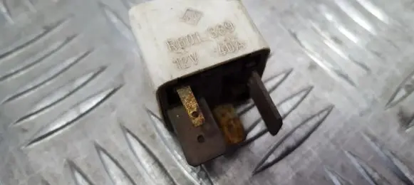 Volkswagen Golf III Other relay 171906383