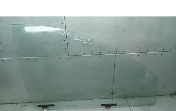 Toyota Yaris Verso Front door window glass four-door 