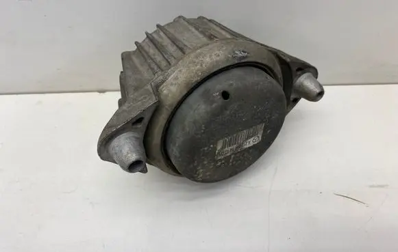 Mercedes-Benz E W212 Engine mount bracket A2122406417