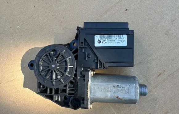 Volkswagen Multivan T5 Front door window regulator motor 7H1959801