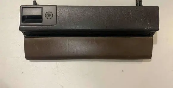Mercedes-Benz E W124 Glove box