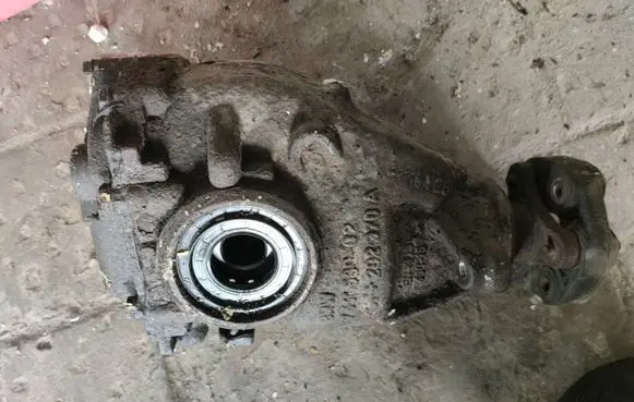 BMW X1 E84 Rear differential 7641580