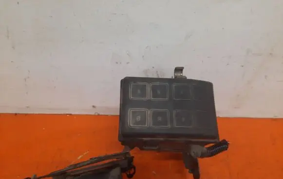 Opel Zafira B Fuse box set 90560119