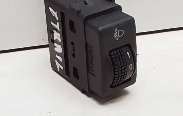 Nissan X-Trail T30 Headlight level height control switch 25190-3NA0A