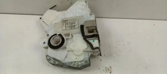 Honda CR-V Front door lock