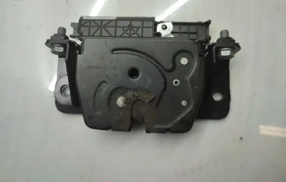 Loading door lock