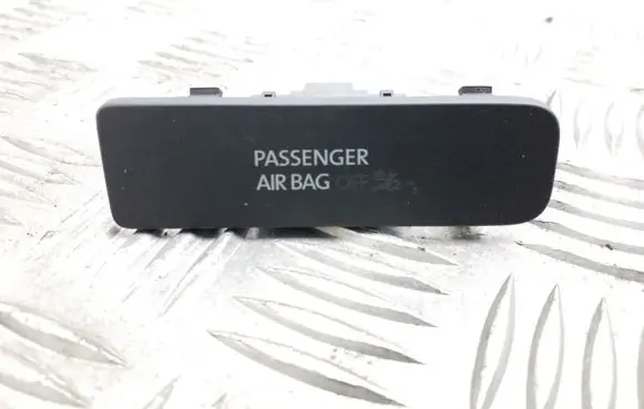 Passenger airbag on/off switch