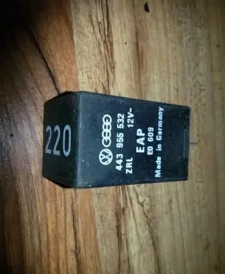 Volkswagen Golf IV Coolant fan relay 443955532