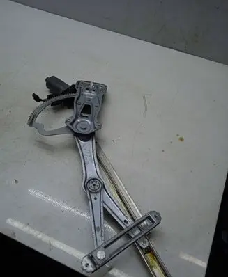 Mercedes-Benz E W210 Front door window regulator with motor 0130821709