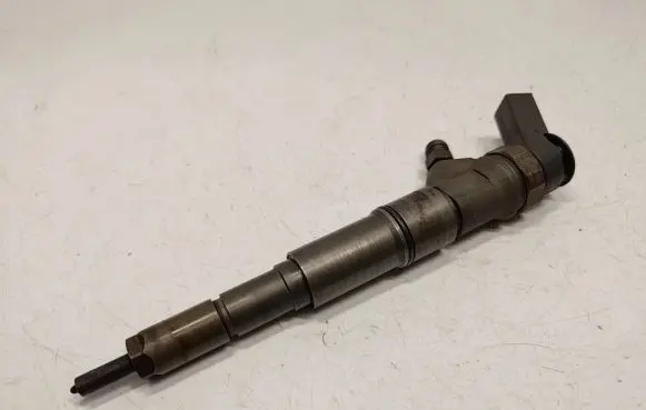 BMW 1 E81 E87 Fuel injector 7794435 13537794435 13537794555