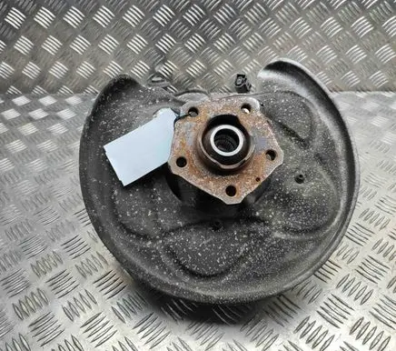 Rear wheel hub