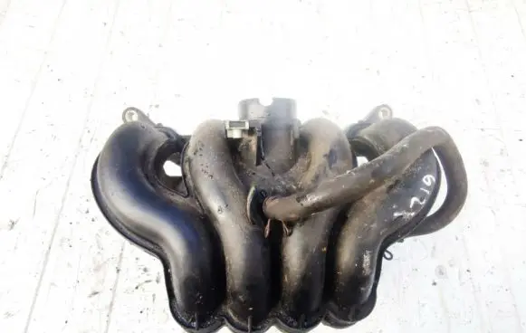 Toyota Yaris Intake manifold 2900309819