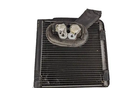 Volkswagen Golf V A/C cooling radiator (condenser)