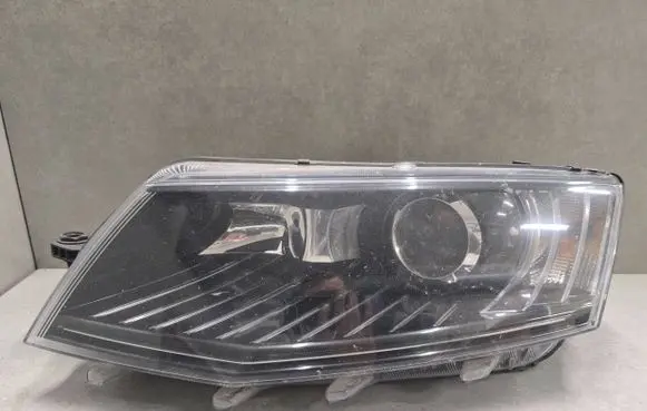 Skoda Octavia Mk3 (5E) Headlight/headlamp 5E1941017B