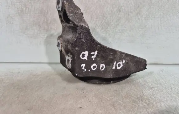 Audi Q7 4L Power steering pump mounting bracket 059145167AL