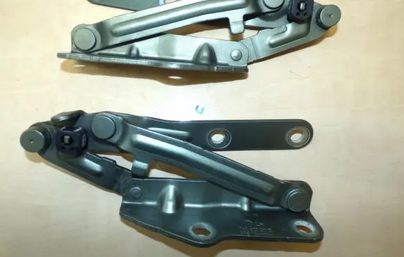 Volkswagen Multivan T5 Engine bonnet/hood hinges 7H0823302D