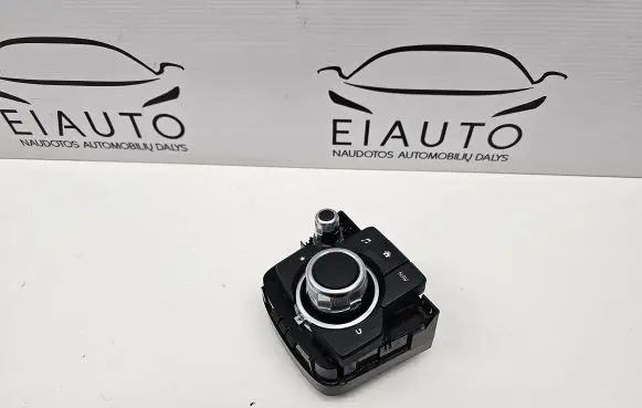 Head unit multimedia control