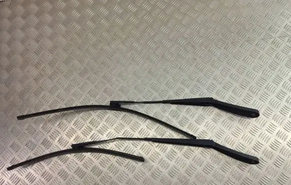 BMW X3 F25 Front wiper blade arm 7213271 7213272