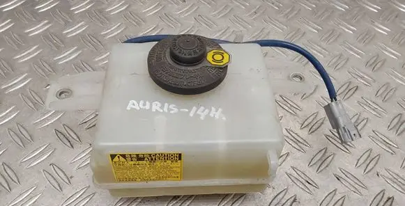 Toyota Auris E180 Brake fluid reservoir 