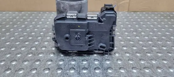 Volkswagen PASSAT B8 Throttle body valve 03F133062C