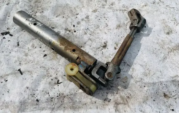 Volkswagen Golf IV Steering column universal joint