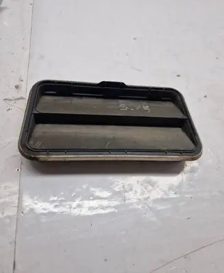 Quarter panel pressure vent
