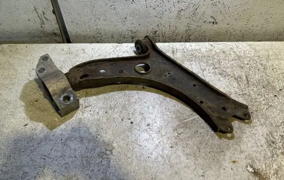 Volkswagen Golf V Front lower control arm/wishbone