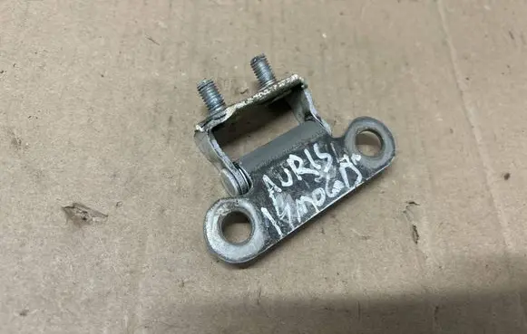 Tailgate/trunk/boot hinge
