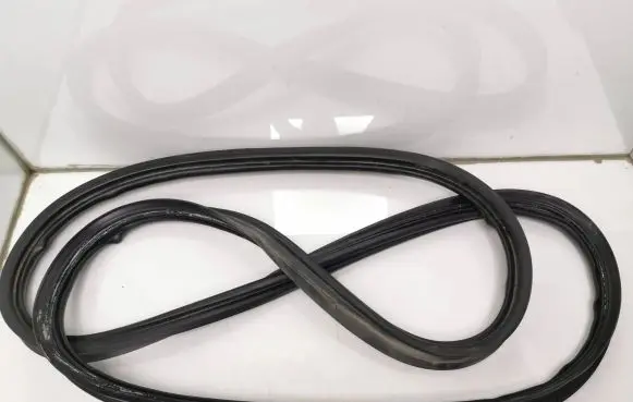 Volvo V70 Trunk rubber seal (body) 