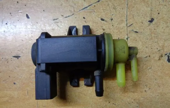 Skoda Yeti (5L) Turbo solenoid valve 1K0906627B
