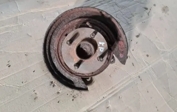 Toyota Corolla E120 E130 Rear wheel hub spindle/knuckle 