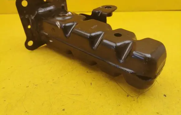 Mercedes-Benz Vito Viano W447 Front bumper mounting bracket A4476200195