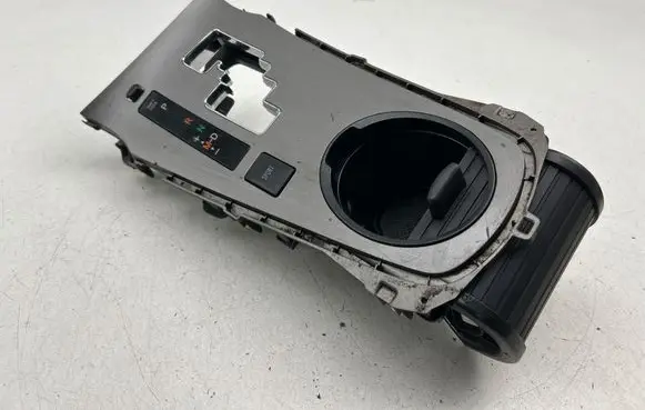 Toyota Avensis T270 Gear shifter surround trim plastic 5562505020