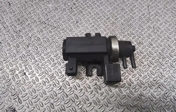BMW 5 E39 Turbo solenoid valve 72279600 2247906