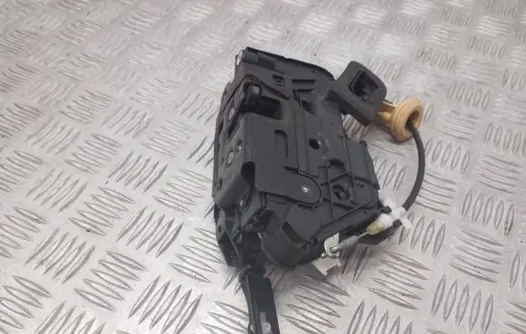 Volkswagen Jetta VI Front door lock 5K2837015D 5C6837085