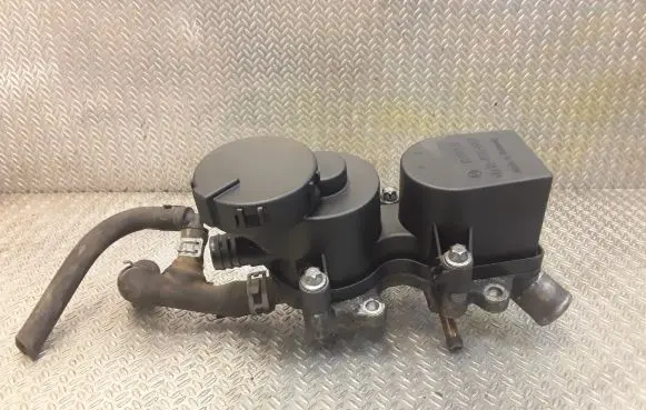 Mercedes-Benz A W169 Oil breather separator 6400101062 A6400101062