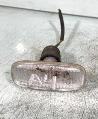 Audi A4 S4 B6 8E 8H Front fender indicator light 4b0949127