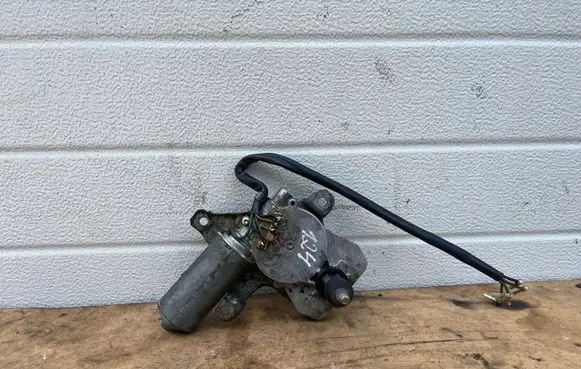 Mercedes-Benz E W124 Rear window wiper motor 1248201242 0390201506
