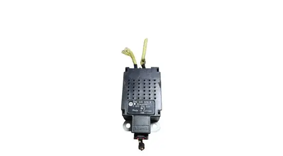 Volkswagen Golf V Aerial antenna amplifier 5M0035570B 7617310031