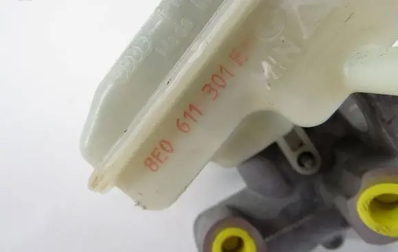 Audi A4 S4 B6 8E 8H Master brake cylinder 8E0611301E