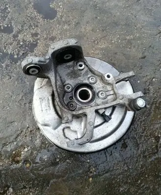 Volvo XC90 Rear brake disc plate dust cover 32217287