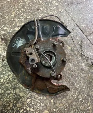 Toyota Avensis T250 Front wheel hub