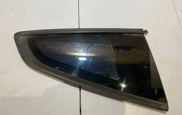Ford Mustang VI Rear side window FR3B6329700AF
