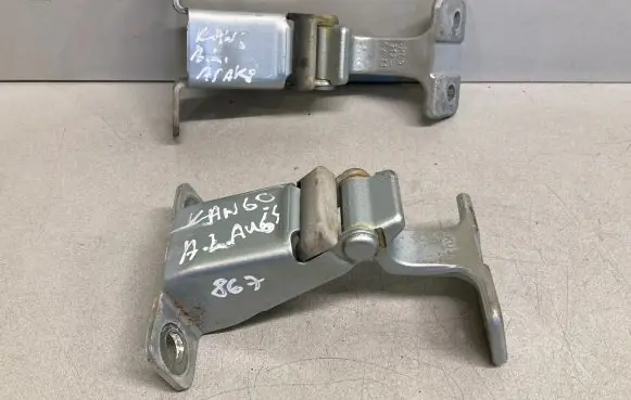 Renault Kangoo II Rear door hinge set 117113602