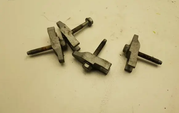 Opel Insignia A Fuel Injector clamp holder 1102166 85152